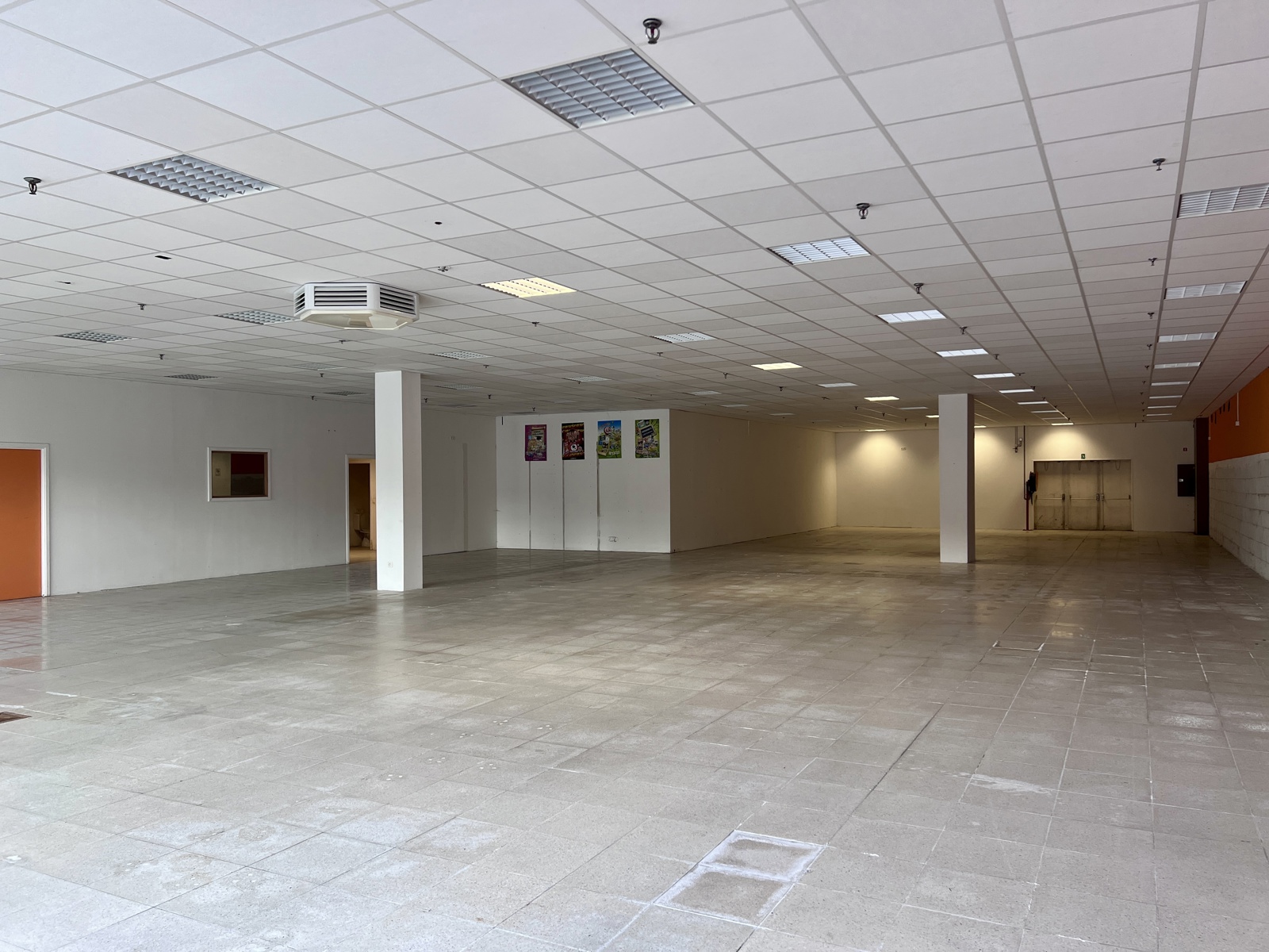 Commercial for rent in Maaseik - photo 5