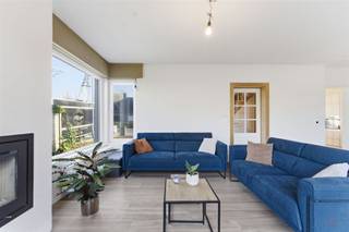 Cette spacieuse maison jumelée, située Beernegemstraat 57 à Tielt, est une maison familiale pratique très bien située. Avec une surface habitable...