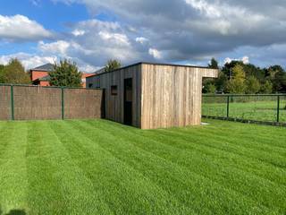 Deze prachtige half open bebouwing in Destelbergen is een droomwoning voor wie op zoek is naar comfort, ruimte en luxe. De woning, gebouwd in 2026, is van alle moderne gemakken voorzien en heeft een energielabel A, wat betekent dat de woning zeer energiezuinig is.<br /><br />Met een perceeloppervlakte van 560.00 en een bewoonbare oppervlakte van 174.00 biedt deze woning voldoende ruimte voor het hele gezin. De woning beschikt over 4 slaapkamers en 2 badkamers, waardoor er voldoende privacy en comfort is voor iedereen.<br /><br />De ruime tuin en het terras bieden de perfecte plek om te ontspannen en te genieten van het buitenleven.<br /><br />De ligging van de woning is ideaal, met alle voorzieningen op korte afstand. Heusden is een gezellige gemeente met een goede bereikbaarheid naar steden als Gent en Antwerpen via de R4 met aansluiting E40/E17.<br /><br />Alle ruimtes genieten door de grote ramen van veel daglicht, de vloerverwarming, de vele aansluitpunten stopcontacten en UTP zorgen voor optimaal wooncomfort. <br />De zeer mooi volledig ingerichte keuken draagt hier zeker bij toe. <br />Zonnepanelen en een regenwaterput zijn extra voorzieningen om energiezuinig te wonen.<br /><br />In de tuin is er een zeer ruime tuinberging voorzien. <br /><br />de snoeiwerken zullen uitgevoerd worden door de eigenaar en zijn voorzien in de maandelijkse huurprijs. <br /><br />Kortom, deze woning is een unieke kans voor wie op zoek is naar een ruime, comfortabele en energiezuinige woning in een aangename omgeving.<br /><br />alle info op www.poppe.be of via immo@poppe.be