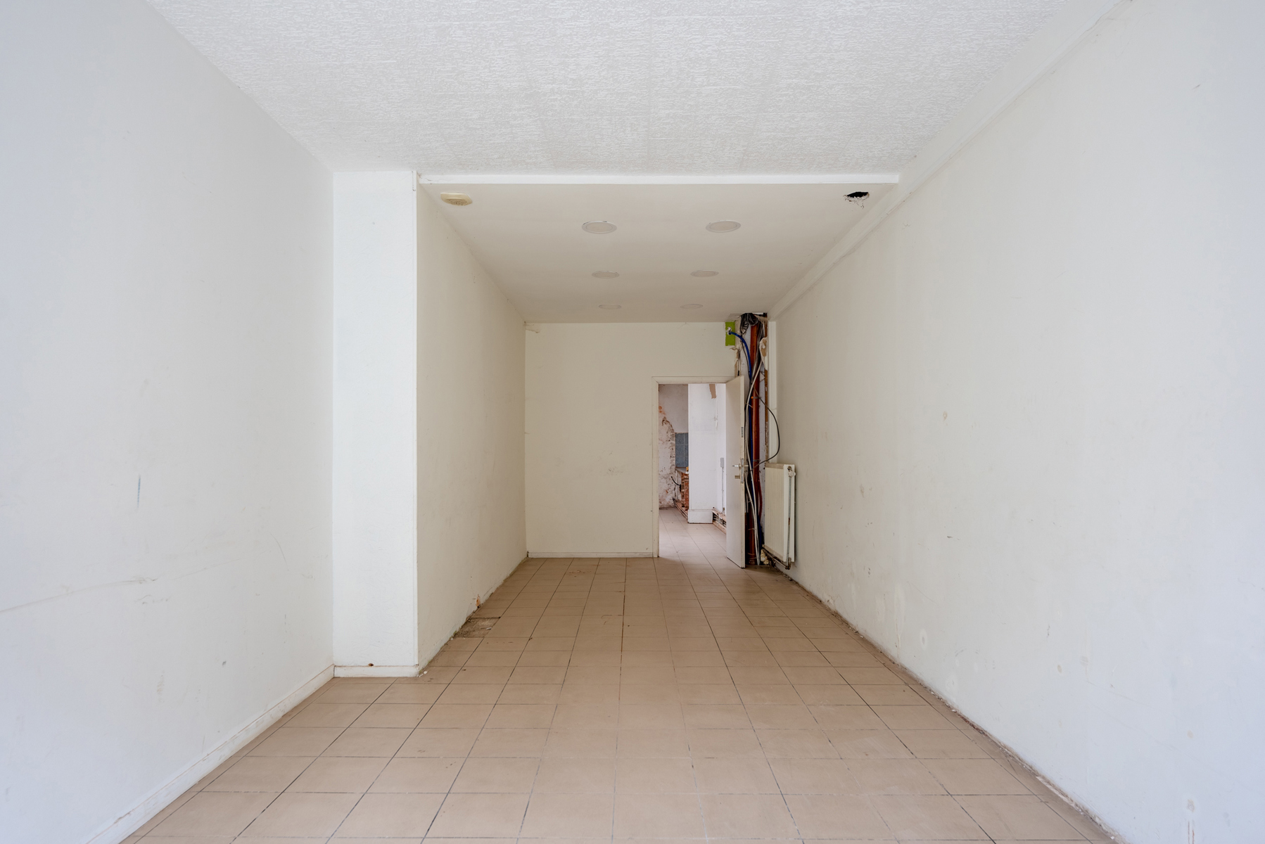 Een te renoveren handelswoning met aangename tuin.  - foto 2