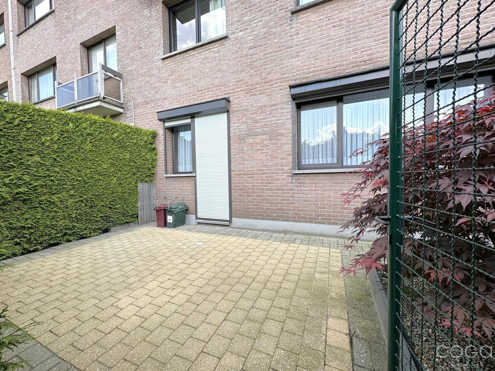Gelijkvloersappartement met 2 slaapkamers en een tuintje in het centrum - foto 4