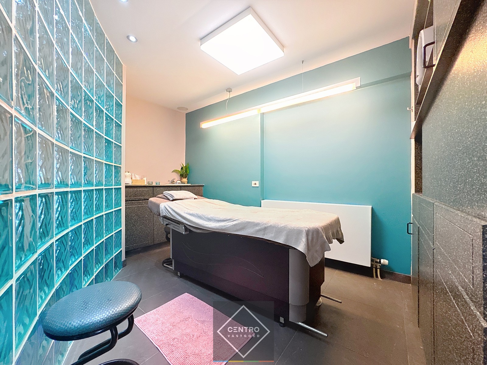 Instapklaar handelspand met wellness, appartement én verhuurde broodjeszaak – toplocatie in Sint-Eloois-Winkel (Ledegem). - foto 5