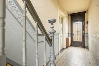 GELIJKVLOERSInkomhal 12 m² op tegel. Achterinkom 7,5 m² inclusief toilet. Leefruimte 28 m² op tegel met open haard. Keuken 13 m² op tegel.Badkamer...