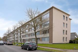  This apartment is located in Edegem at Ernest Jouretlaan 21 , a quiet and sought after residential area with easy access to the center,...