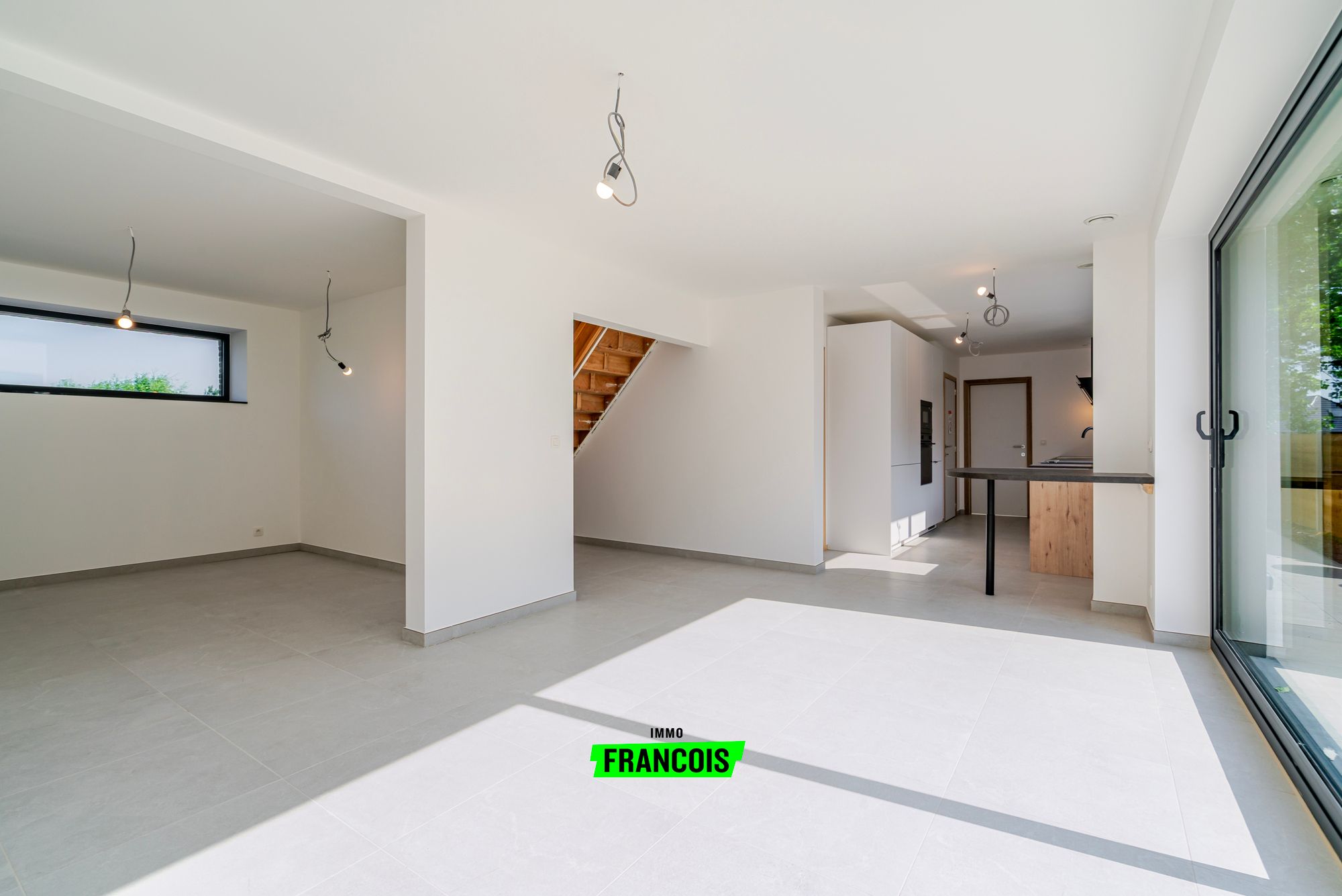 Volledig gerenoveerde woning met 5 slaapkamers te koop in Kaprijke. - foto 4