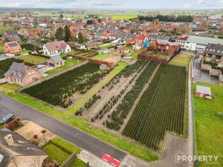 In de aangename en rustige omgeving van Vossebilk in Zwevezele bevindt zich deze mooie bouwgrond met een oppervlakte van 784 m². Het perceel is...