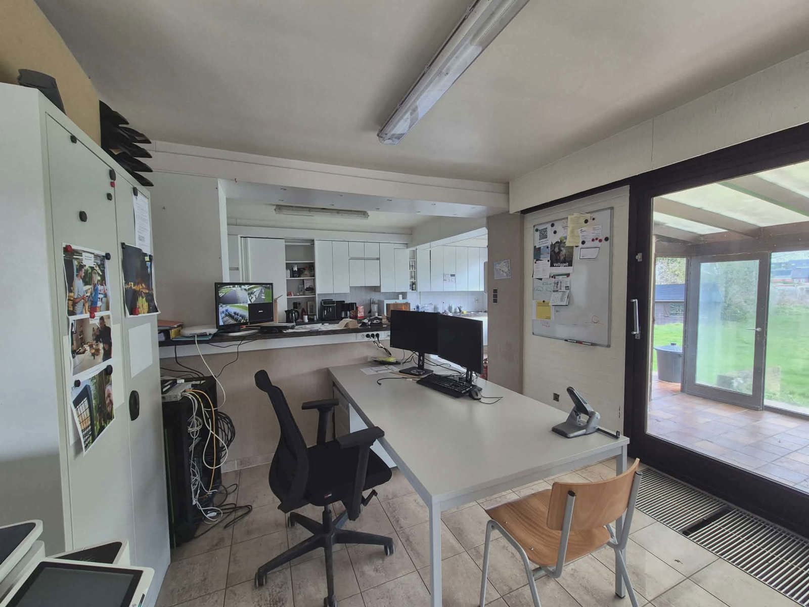 Kantoorgebouw met meerdere bureaus en extra opslagruimte - foto 5