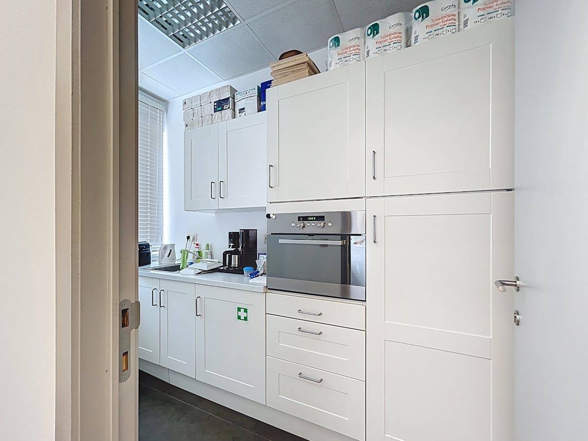 Bureau + entrepôt à louer à Strombeek-Bever - photo 4