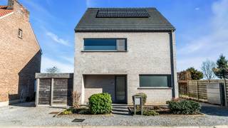 Immo3000 heeft deze ruime & recente vrijstaande villa te koop in Tielt-Winge mét zwembad.Deze woning heeft alles wat je nodig hebt : 6 ruime...