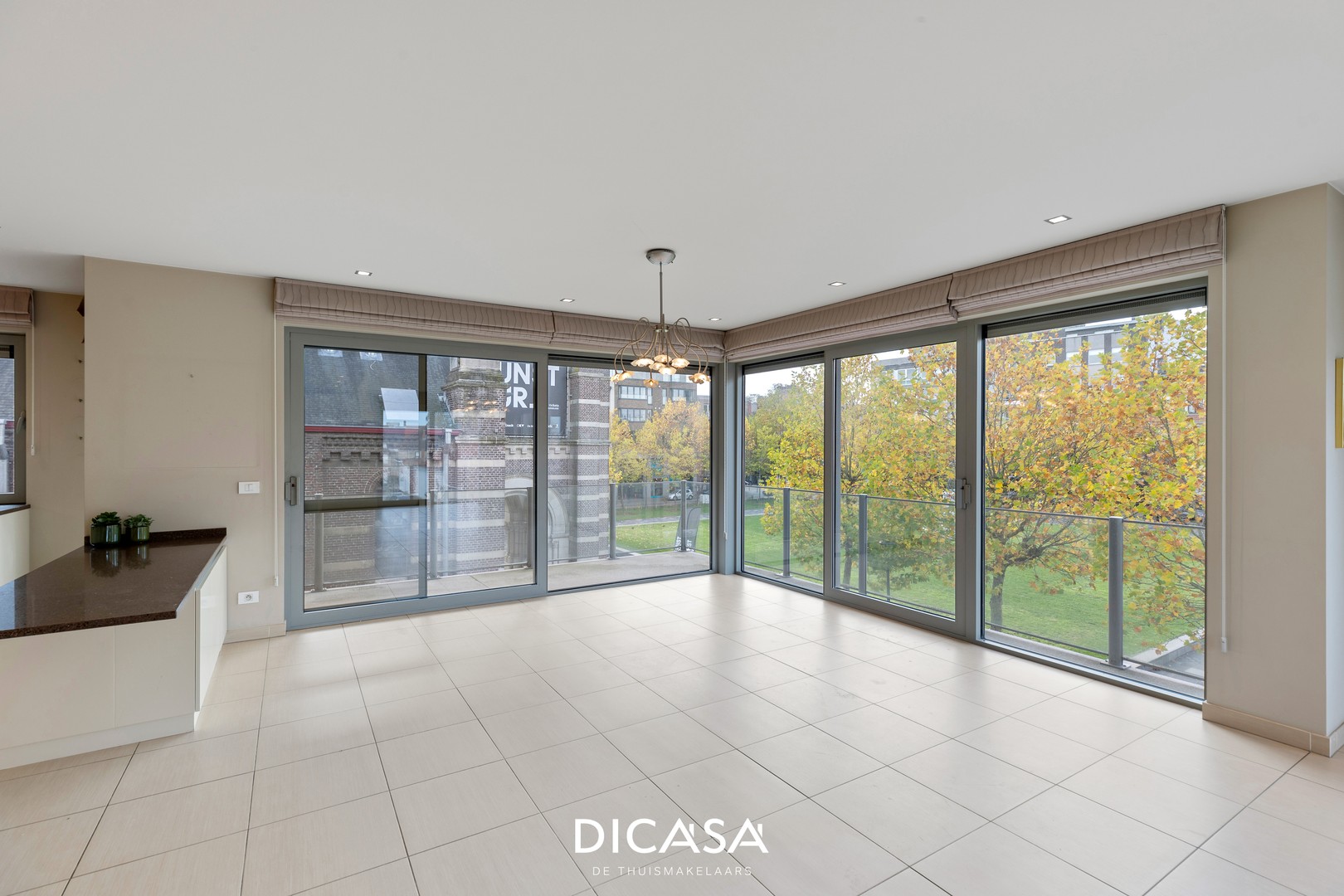 Ruim tweeslaapkamerappartement met garage in het centrum van Roeselare - foto 3