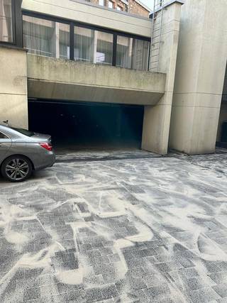 **Te koop Autostaanplaats Leuven Centrum**Wij bieden u een ondergrondse autostaanplaats gelegen in de Vaartstraat 38-42, Leuven.Het betreft een...