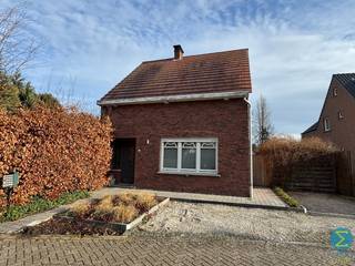 Gezellige en rustig gelegen woning met 2 slaapkamers en tuin in Retie.Indeling: inkomhal, afzonderlijk toilet, woonkamer op parketvloer, eetkamer,...
