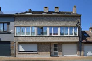 Goed gelegen appartement bestaande uit leefruimte en aparte keuken, 2 ruime slaapkamers, badkamer met zitbad en douchecombinatie , apart toilet...