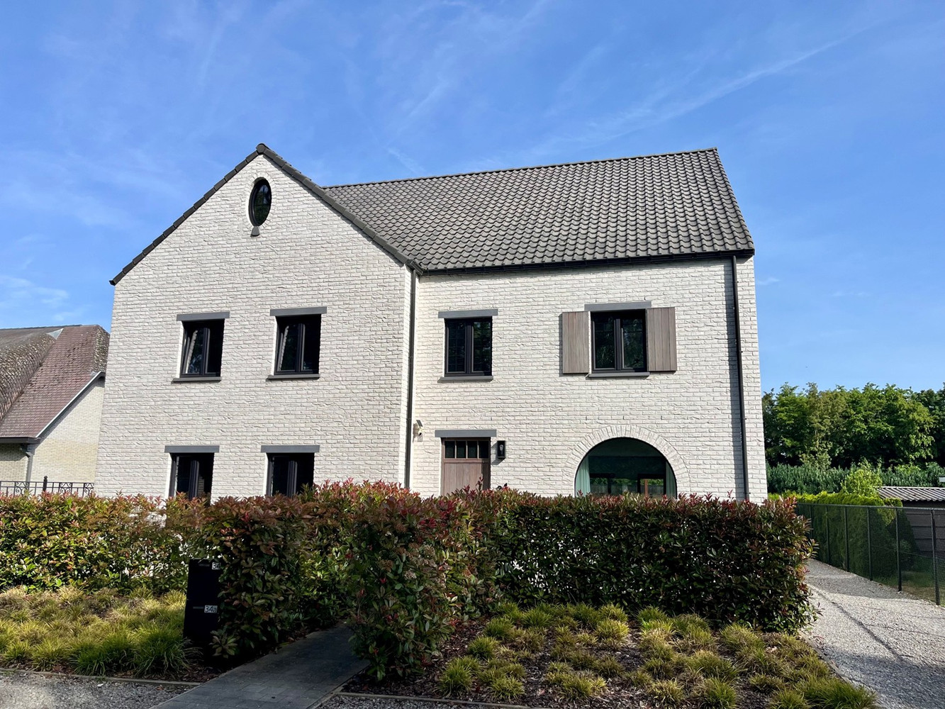 Elegante woning op 538 M2 nabij het centrum van Neeroeteren. - foto 2