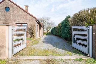 We Invest vous propose cette charmante villa de plain-pied idéalement située dans le beau village de Gottignies, dans un cadre bucolique, une...