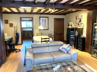 Gezinswoning met polyvalent gelijkvloers in hartje Ninove. Deze woning biedt het comfort voor een gezin dat centraal wilt wonen. Op de 1ste...