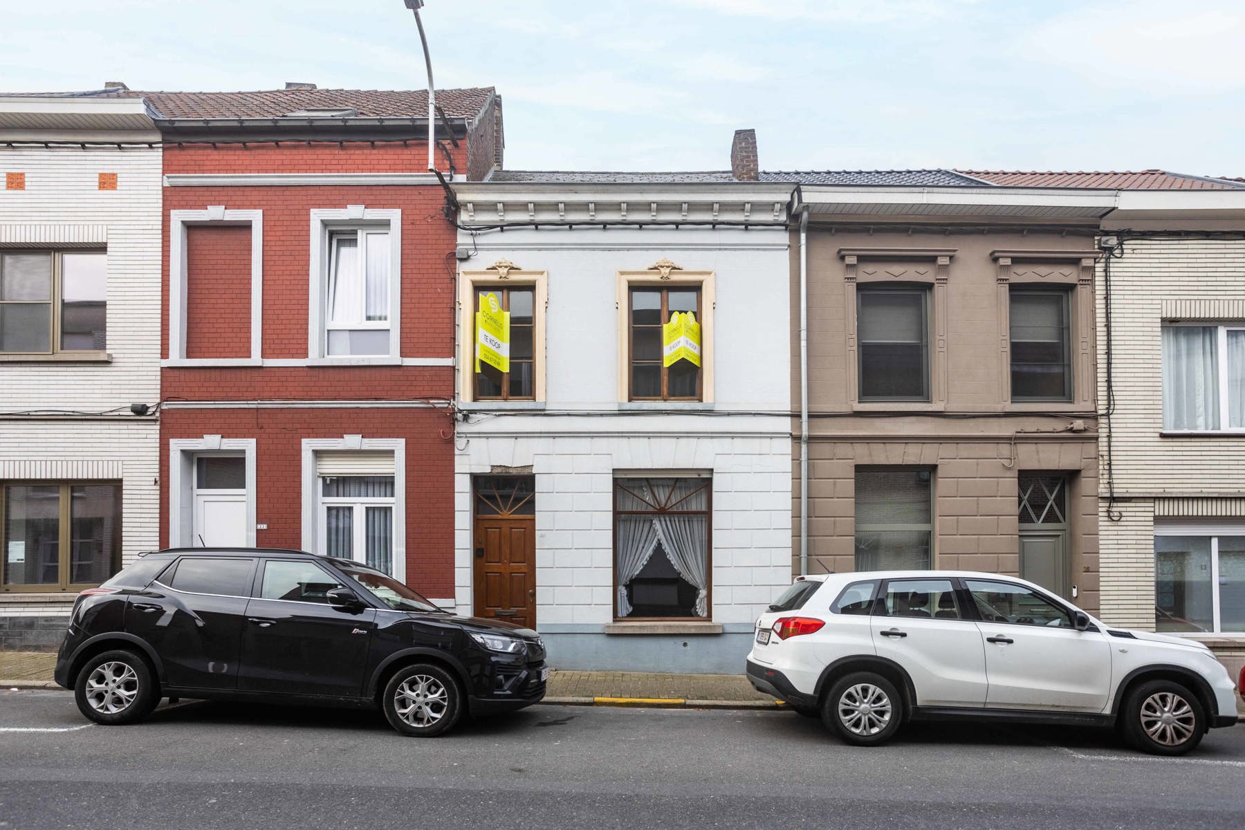 TE RENOVEREN RIJWONING MET TUIN EN GARAGEBOXEN - foto 1