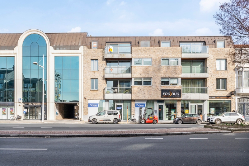 Kantoor van 490m² met parking op een TOPlocatie in centrum Eeklo! - foto 2