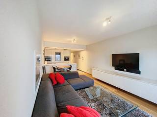 Bent u op zoek naar een aangenaam en volledig instapklaar verblijf aan zee? Dit knappe gelijkvloers appartement in Heist werd recent...