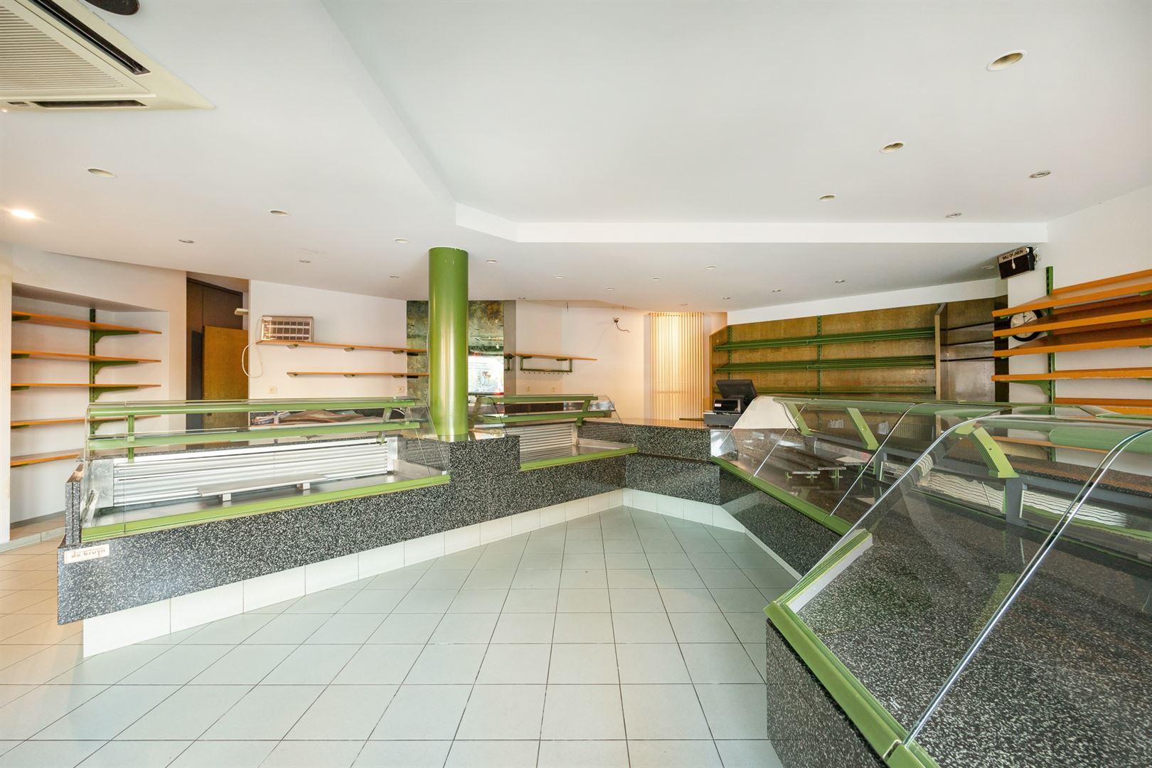 Hedendaagse commerciële ruimte met appartement - foto 5