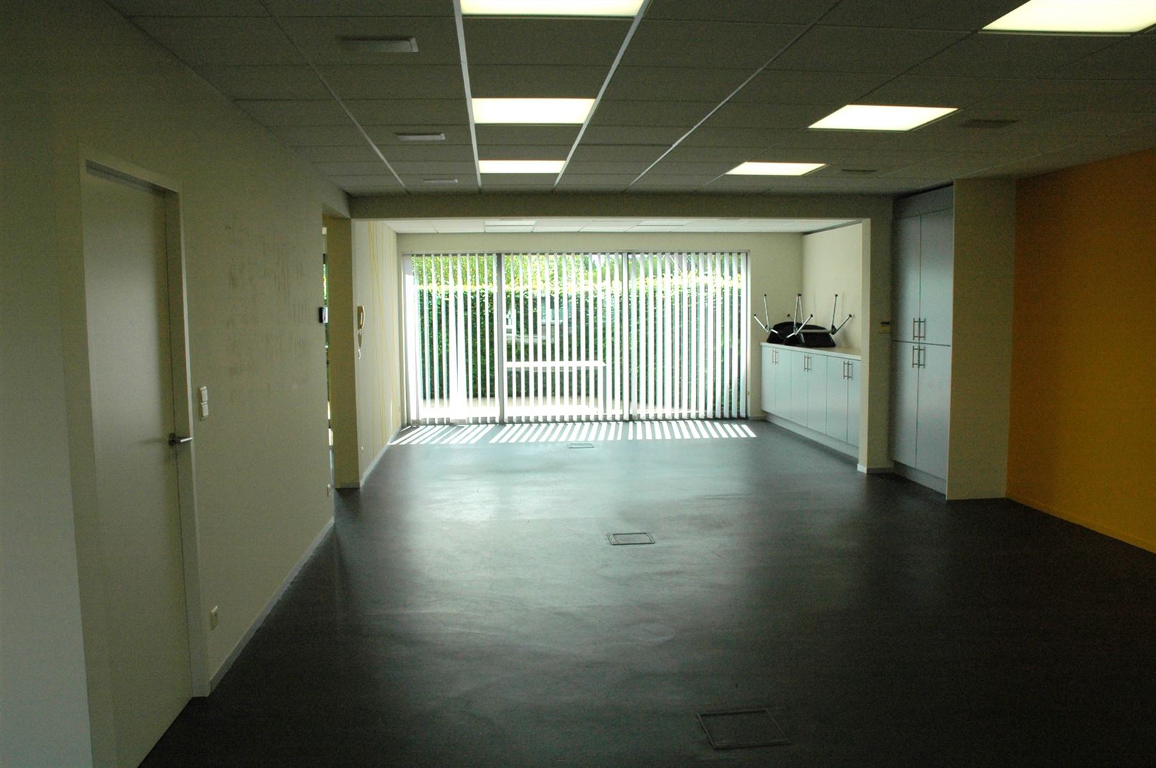 Commercial for rent in Borsbeek - photo 1