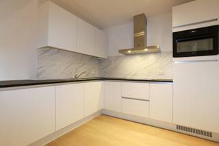 Knap en energiezuinig (E13) app in hartje Beveren!Dit app bevindt zich op de 2de verd (met lift) en is gelegen in residentie' Torenzicht', op 50m...