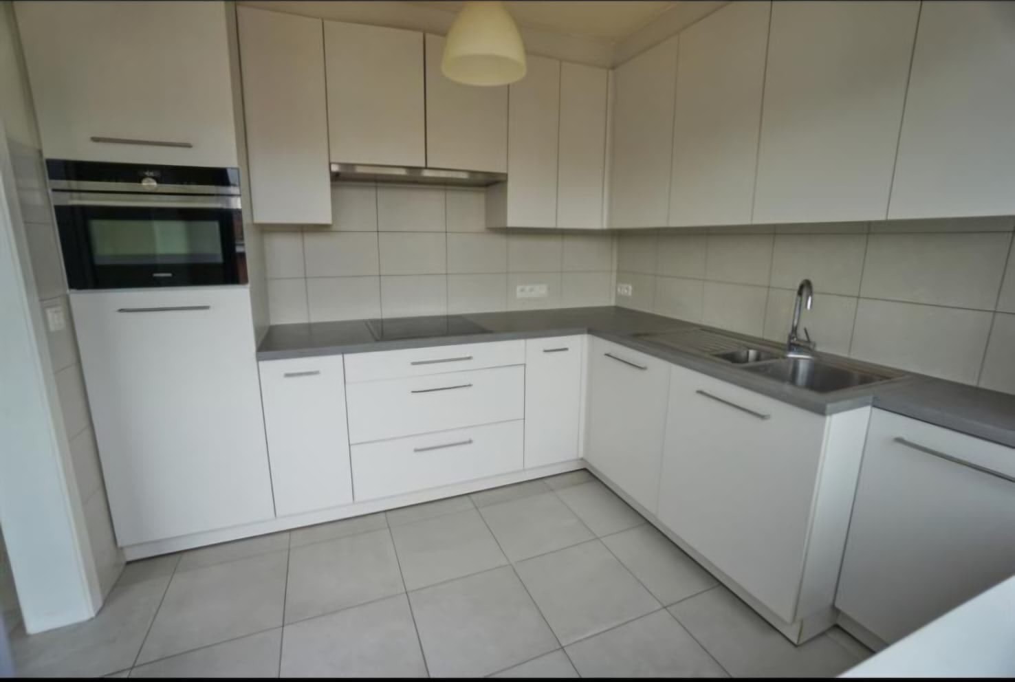 Instapklaar appartement met 2 slaapkamers en terras – 3de verdieping met lift