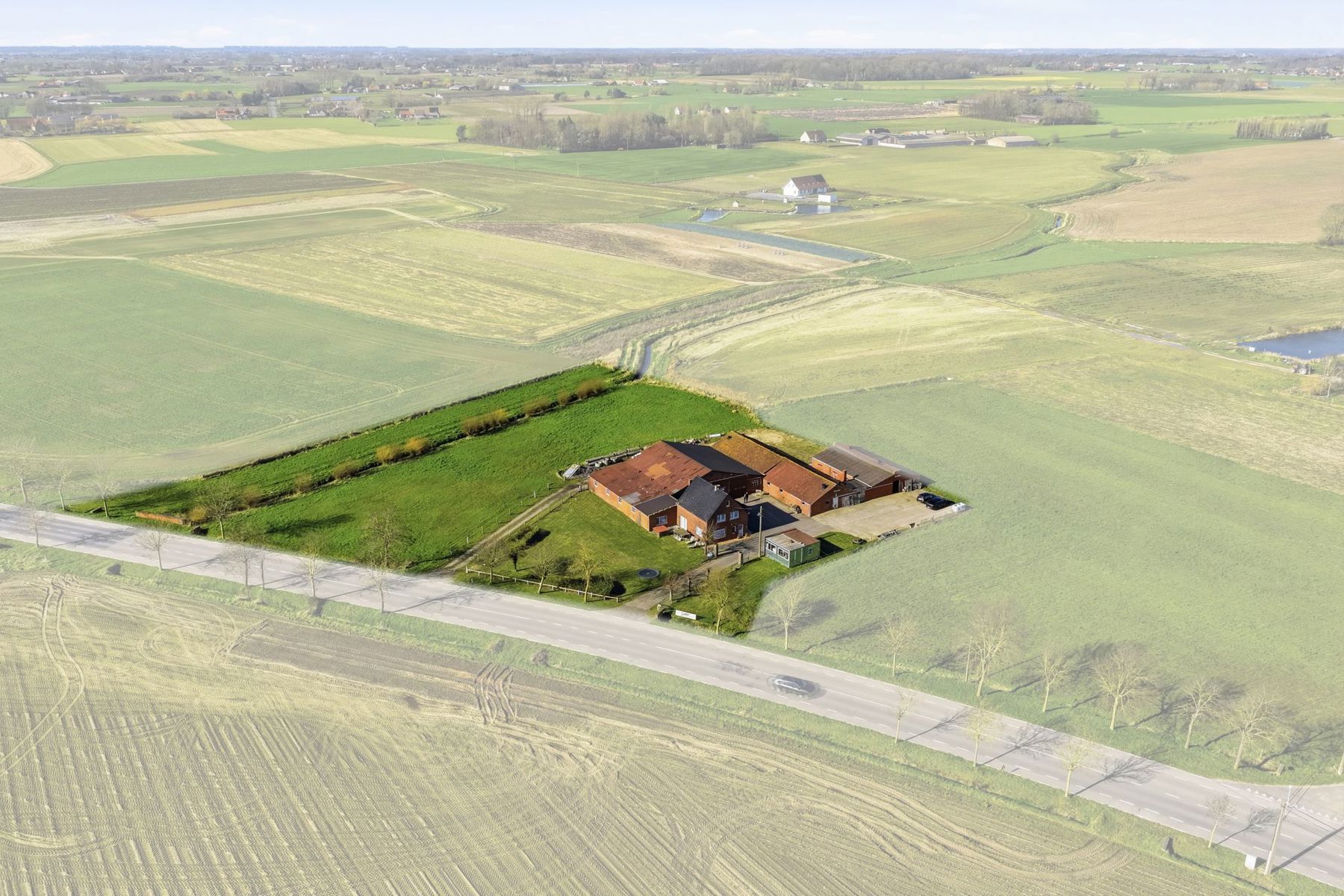 Charmante hoeve op ca. 1ha en verzicht. - foto 3