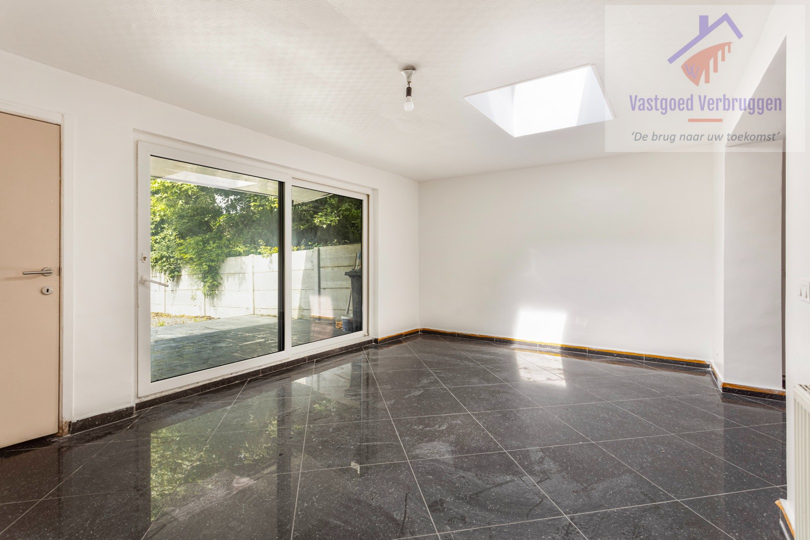 Centraal gelegen ruime woning met 5 slaapkamers, 2 badkamers en tuin! - foto 5