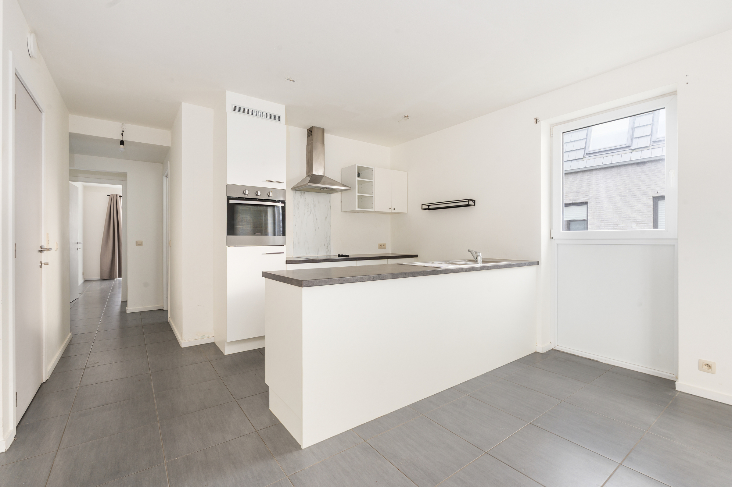 Lichtrijk 2-slpk-appartement met parking in rustige wijk - foto 4