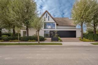 Exclusieve nieuwbouwvilla nabij de Kalfsmolen – Luxe, rust en open zichtenOp een rustige, groene locatie aan de rand van Het Zoute, vlak bij de...