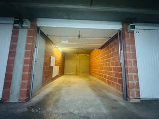 Bent u op zoek naar een garagebox te huur in het centrum van Bredene? Deze afgesloten garagebox bevindt zich op verdiep -1, onder de Albert Heijn,...