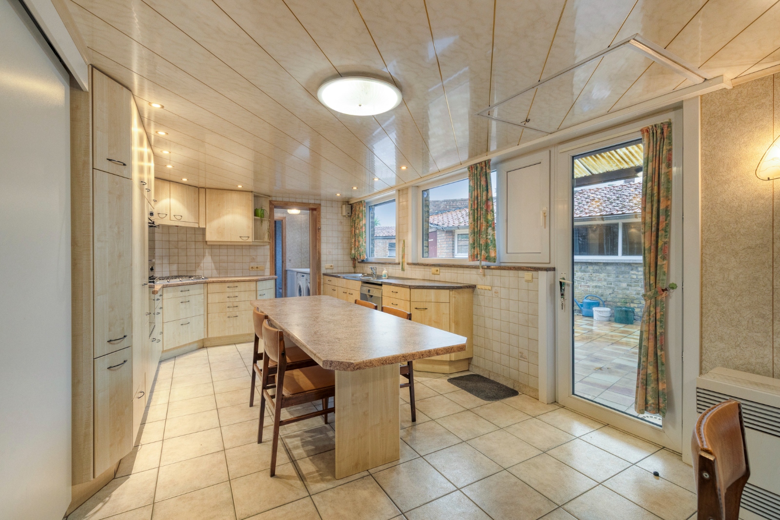 Ruime woning met voormalige handelsruimte en tal van mogelijkheden - foto 4