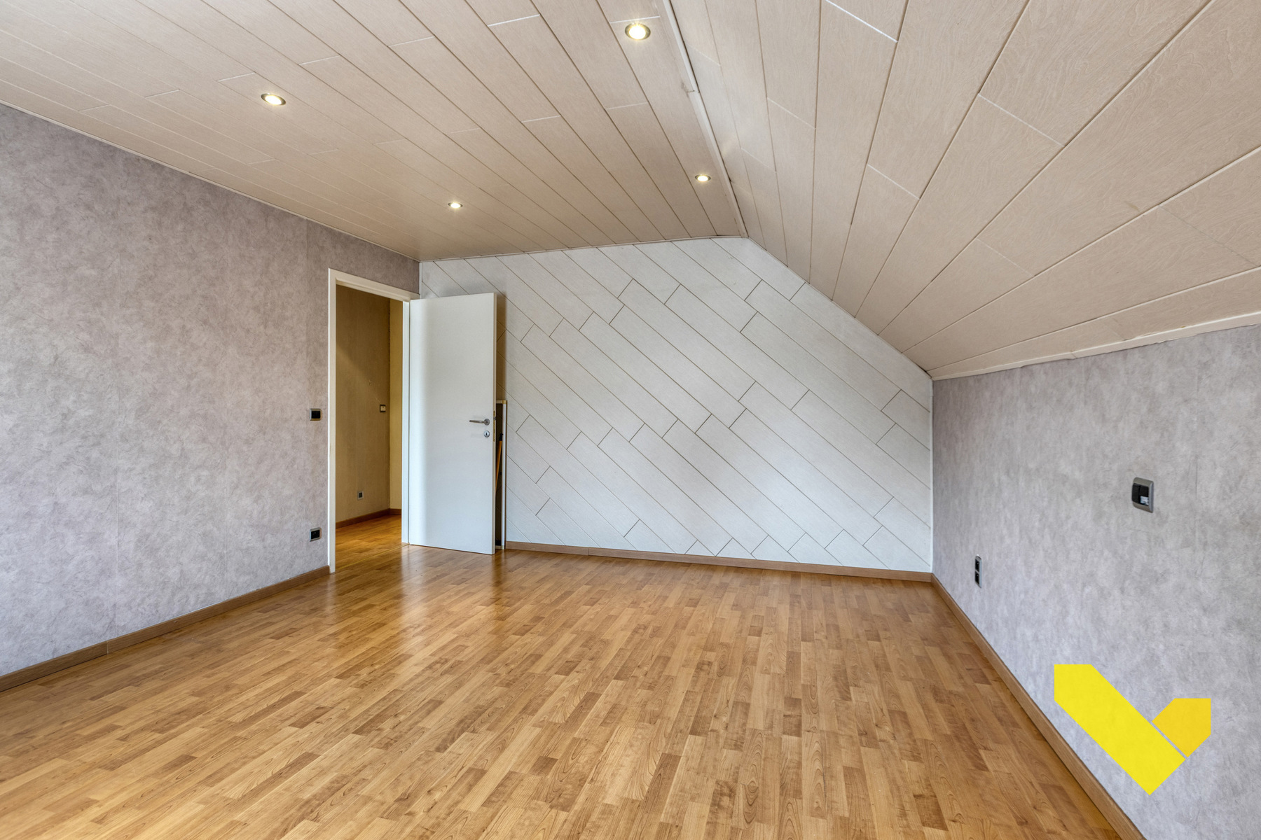 Instapklare woning gelegen nabij het centrum van Dessel! - foto 4