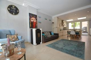 Moderne, stijlvolle woning in uitstekende staat, aantrekkelijk gelegen in het "Oude Knokke" op de Graaf Jansdijk, dichtbij het woonerf...