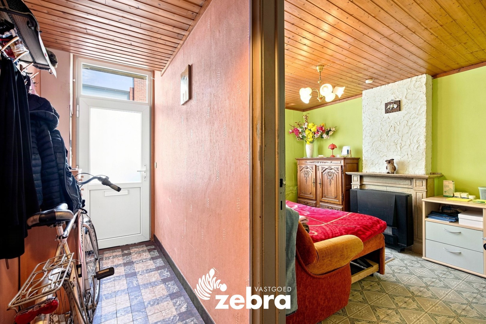 Te renoveren woning met 3 slaapkamers, kelder en zuidwestgerichte stadskoer in Tielt! - foto 2