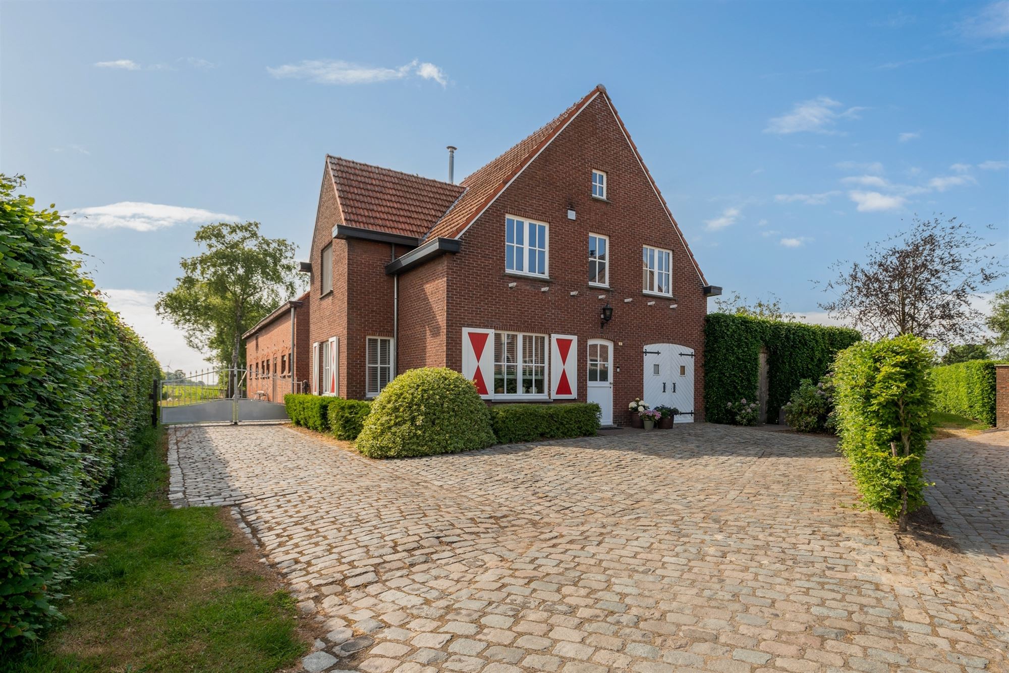 Farmhouse with barn on over 1.2 Ha.  - photo 2