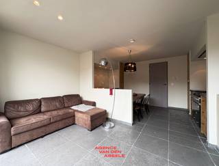 In het hart van de stad, met prachtig uitzicht op de Sint-Salvatorskerk, vind je deze luxueus afgewerkte stadswoning die comfort, stijl en...