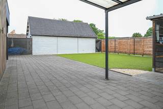 Ben je op zoek naar een gelijkvloers, energiezuinig huis?<br />Dan is deze woning op de Michel Scheperslaan 164 vast iets voor u.<br />Er zijn twee slaapkamers, een badkamer met douche, een wasplaats en een ruime living met open keuken, deze keuken is volledig ingericht met alle toestellen.<br />De auto's kunnen zowel voor het huis als achter de poorten geparkeerd worden. Verder zijn er buiten nog een tuinhuis, een carport voor de auto en een carport waar zelfs een mobilhome onder past.<br />De combinatie alu-ramen met dubbel glas - isolatie - zonnepanelen en warmtepompen zorgt voor een A-label op het epc-verslag.<br /><br />Interesse? Bel dan snel op het nummer 0491 15 30 43 of mail naar hallo@nielsvastgoed.be Ik help je graag verder.