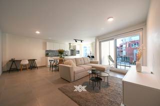 Dit ruim appartement met een bewoonbare oppervlakte van ca. 83 m² is gelegen in de Gentstraat, in het centrum van Deinze. Het werd gebouwd in...