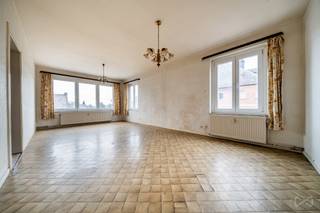 Situé à deux pas du centre-ville de Hannut, ce spacieux et lumineux appartement 2 chambres vous séduira par son emplacement et sa...