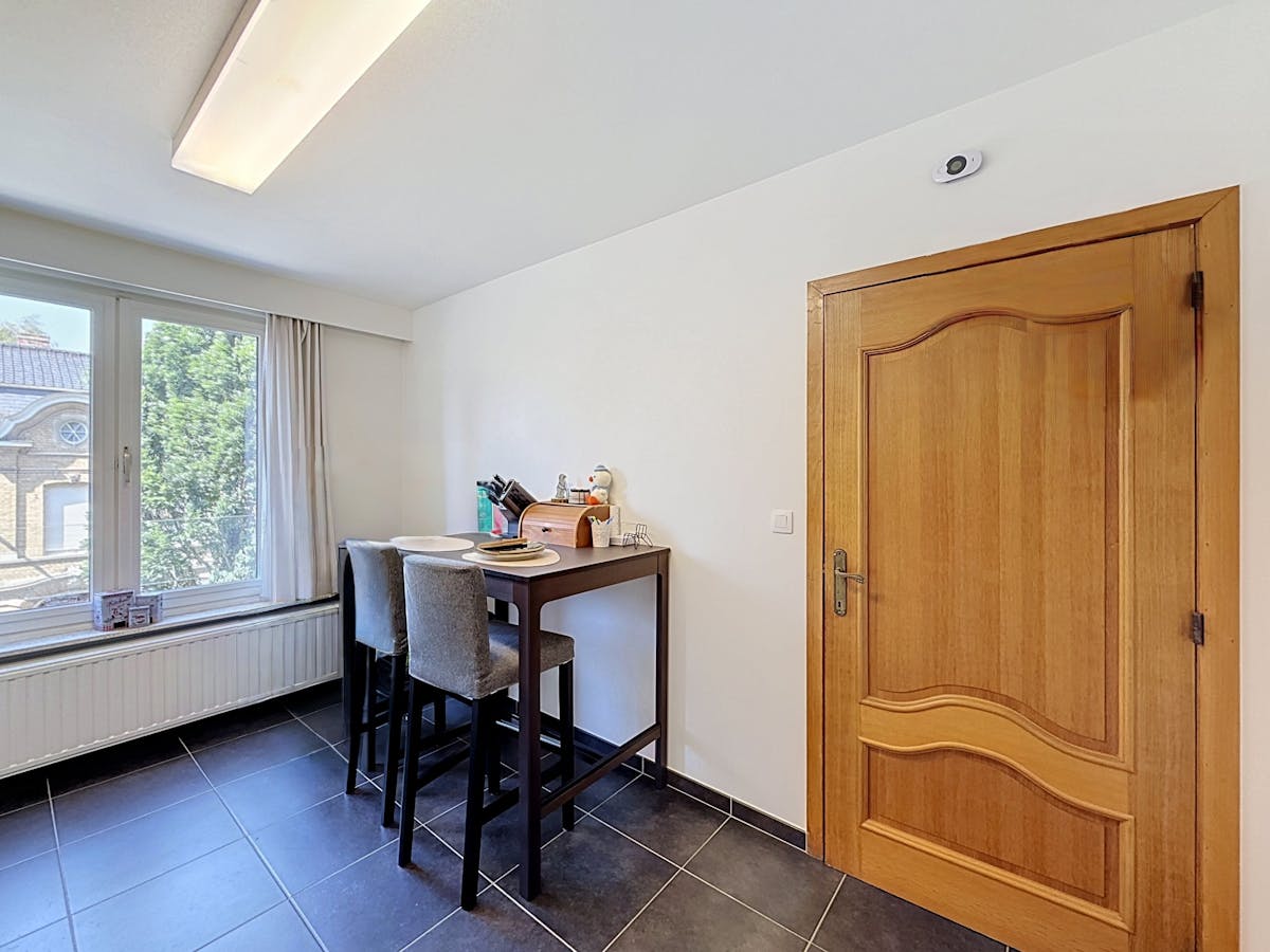 Ruim hoekappartement met 3 slaapkamers te huur in centrum Ieper! - foto 5