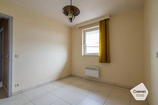 <ul>
<li>Mogelijkheid tot aankoop garagebox;</li>
<li>Privatieve kelderberging inbegrepen;</li>
<li>afgesloten fietsenberging;</li>
<li>2 volle slaapkamers;</li>
<li>geen renovatieverplichting;</li>
<li>zonnig en ruim terras;</li>
<li>Super goede locatie, handelszaken, zee, school, openbaar vervoer vlakbij</li>
<li>in verzorgde staat</li>
<li>nieuwe keuken</li>
<li>afzonderlijk toilet</li>
</ul>
Ontdek dit complete pakket nu en vraag een bezoekje aan!