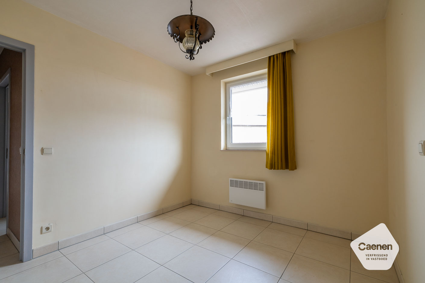 Ruim woonappartement in goede staat - photo 2