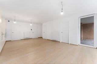 Te koop: modern, nieuwbouwappartement in het centrum van VeurneDit nieuwbouwappartement (bouwjaar 2024) combineert hedendaags comfort met een...