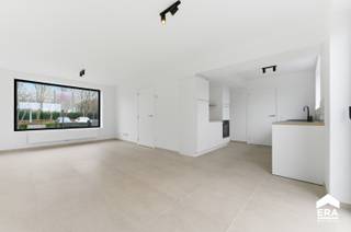 strong>Deze volledig gerenoveerde halfopen bebouwing biedt alle comfort voor wie op zoek is naar een moderne- en praktisch afgewerkte...