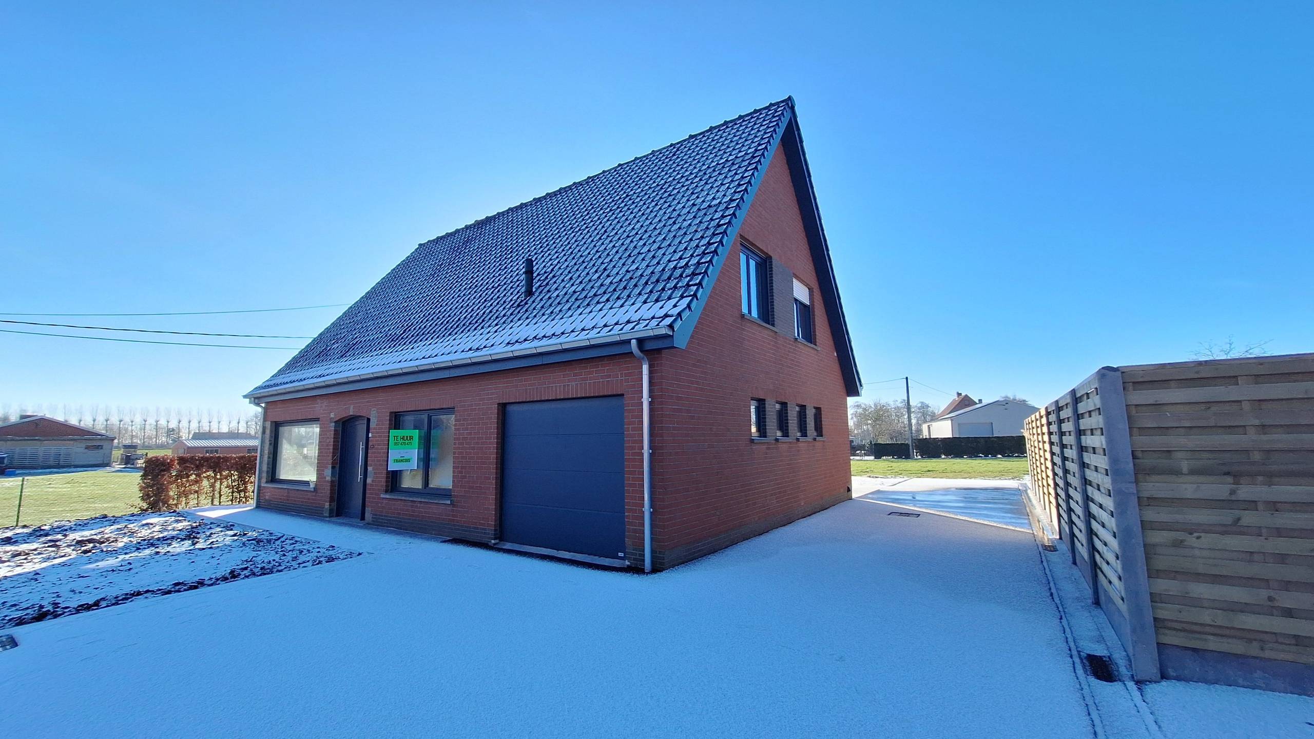Openstaande woning met 4 slaapkamers, garage en tuin op een rustige locatie vlakbij het centrum van Poperinge. - foto 2