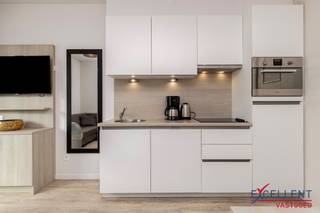 Deze aankoop levert u een nettorendement van maar liefst 5,11% op! Deze luxueuze vakantiewoning voor 5 personen, gelegen op het domein "Klein...