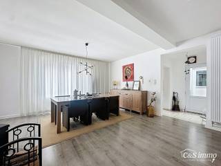 Bent u op zoek naar een ruime gezinswoning met veel mogelijkheden en lichtinval? Deze hoekwoning combineert wooncomfort, praktische indeling.Op de...