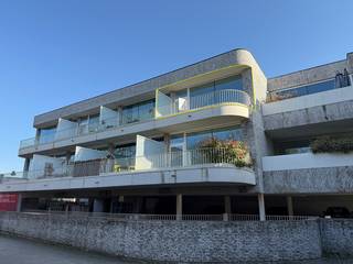 Dit appartement geniet van een uitstekende ligging zeer centraal in Tielt, maar toch erg rustig!Het appartement is volledig instapklaar en voorzien...